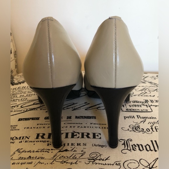 EUC! Tahari Heels; “Laura”; Tan & Black; Slight Platform; Leather Upper; Size 8 - Picture 5 of 7